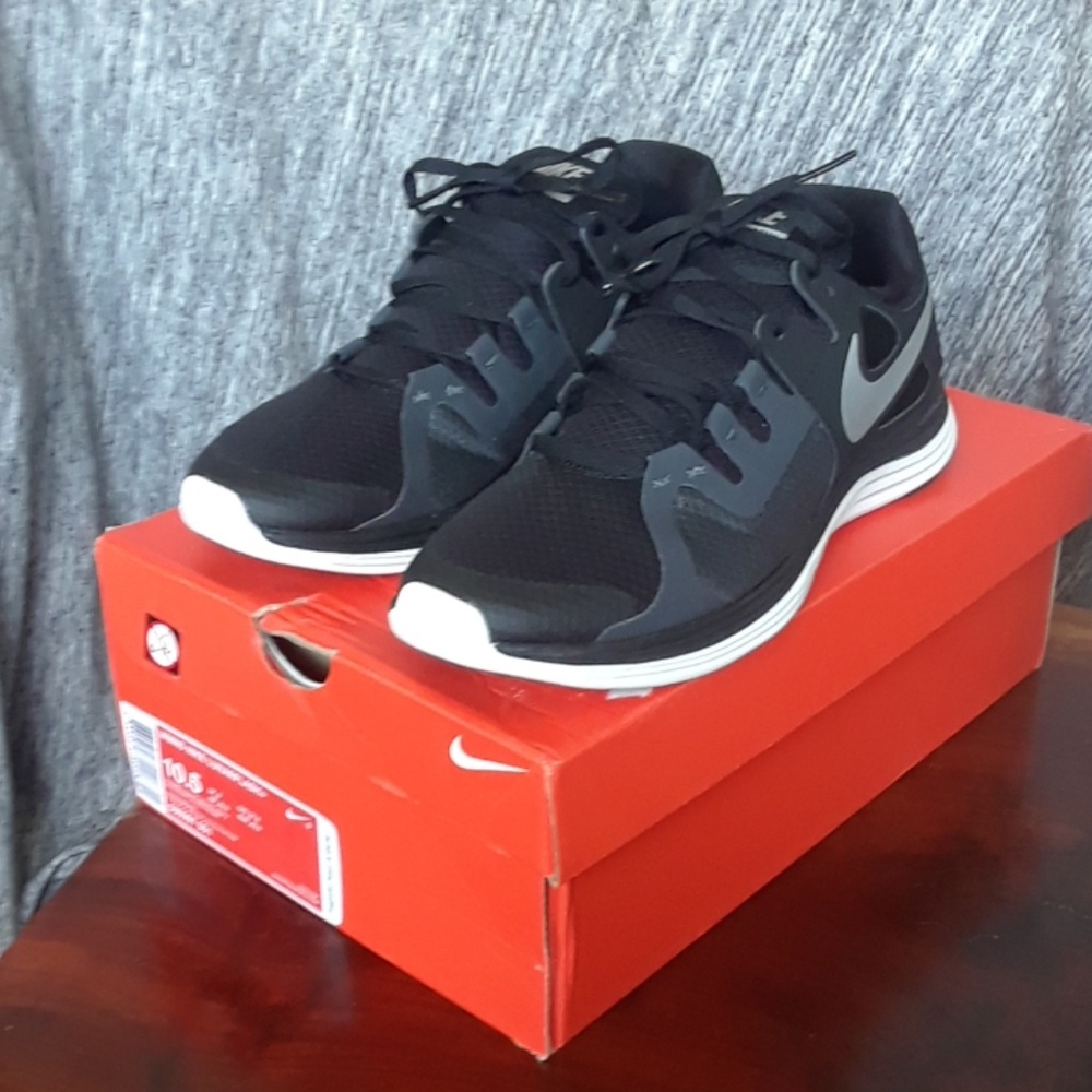 NEW Nike lunarflash black running shoe